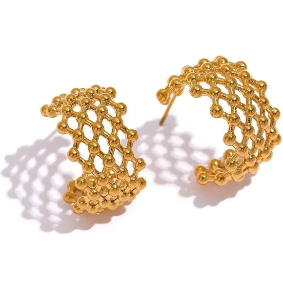 18k Gold Plated Grid C-Shape Hoop Earrings - Picture 6 of 8